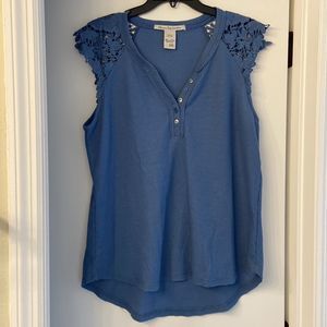 American Rag XXL blue tunic style top with lace capped sleeves